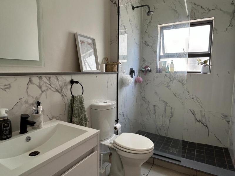 To Let 1 Bedroom Property for Rent in Sandown Western Cape